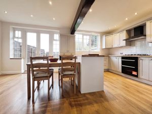 Kitchen Diner- click for photo gallery